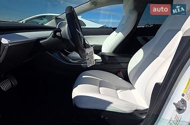 Седан Tesla Model 3 2019 в Львове