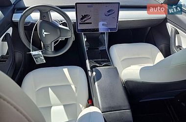 Седан Tesla Model 3 2019 в Львове