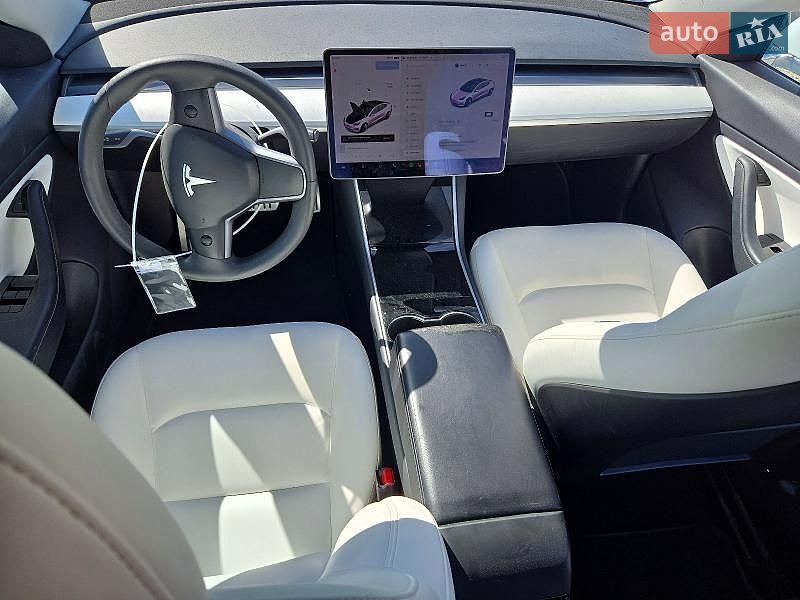 Седан Tesla Model 3 2019 в Львове
