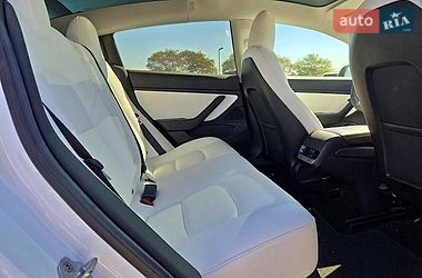 Седан Tesla Model 3 2019 в Львове