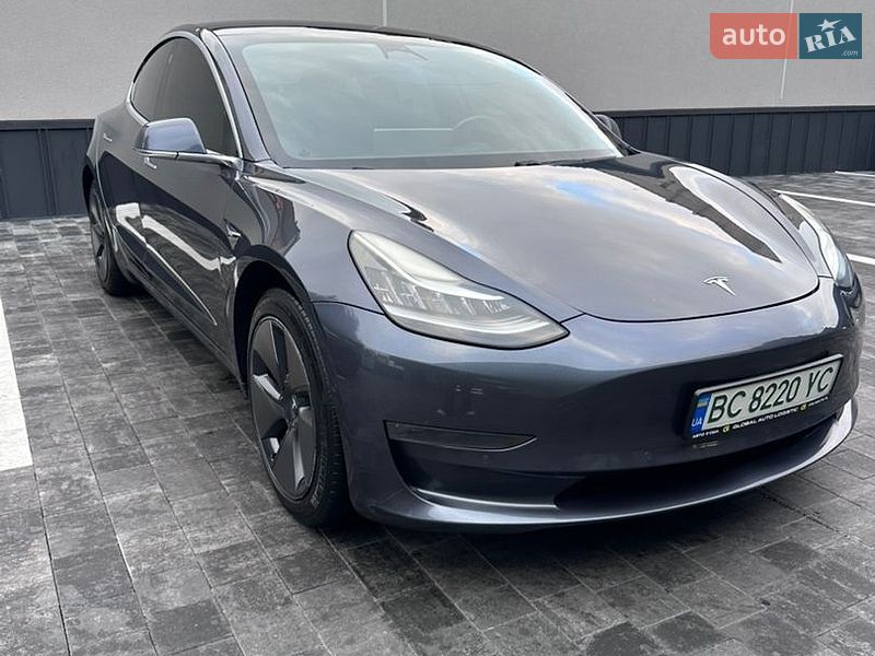 Седан Tesla Model 3 2018 в Ровно