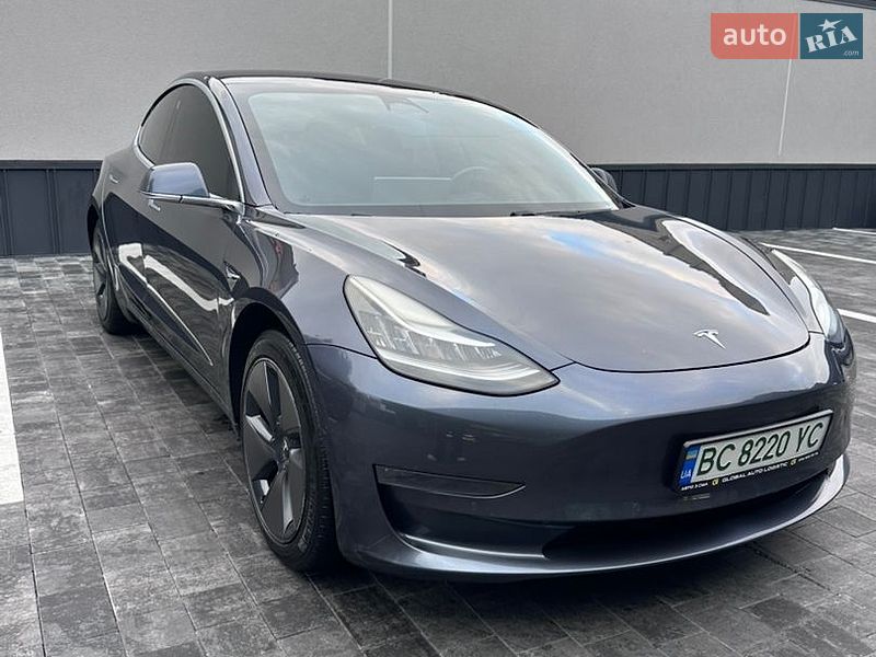 Седан Tesla Model 3 2018 в Ровно
