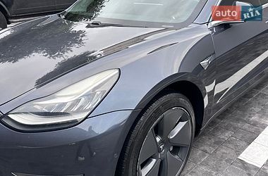 Седан Tesla Model 3 2018 в Ровно