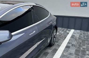 Седан Tesla Model 3 2018 в Ровно