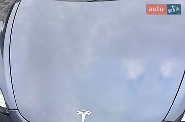 Седан Tesla Model 3 2018 в Ровно