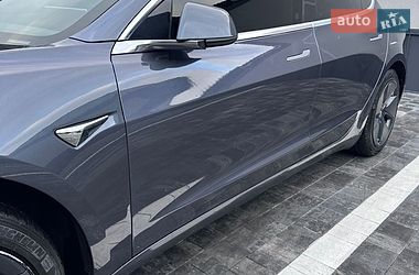 Седан Tesla Model 3 2018 в Ровно