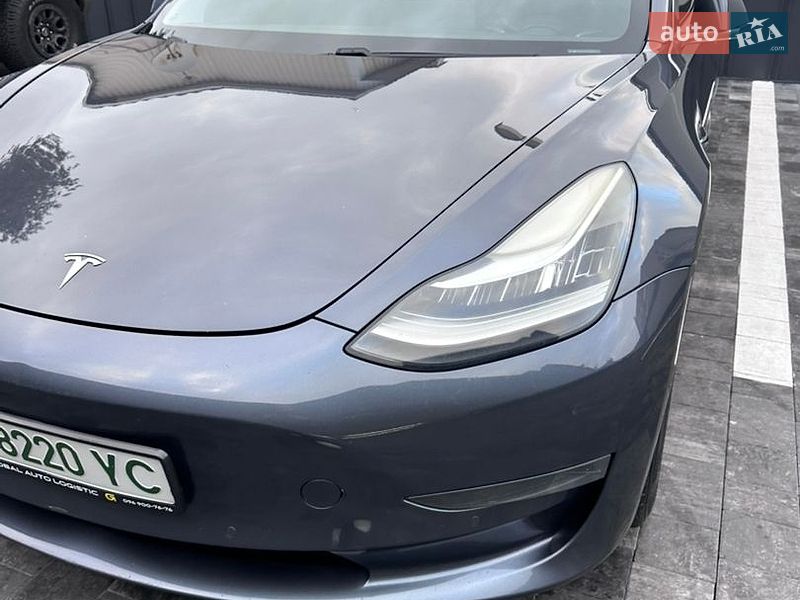 Седан Tesla Model 3 2018 в Ровно