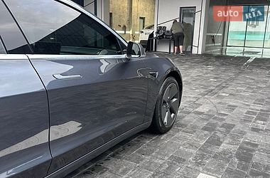 Седан Tesla Model 3 2018 в Ровно