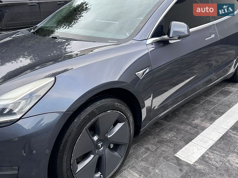 Седан Tesla Model 3 2018 в Ровно