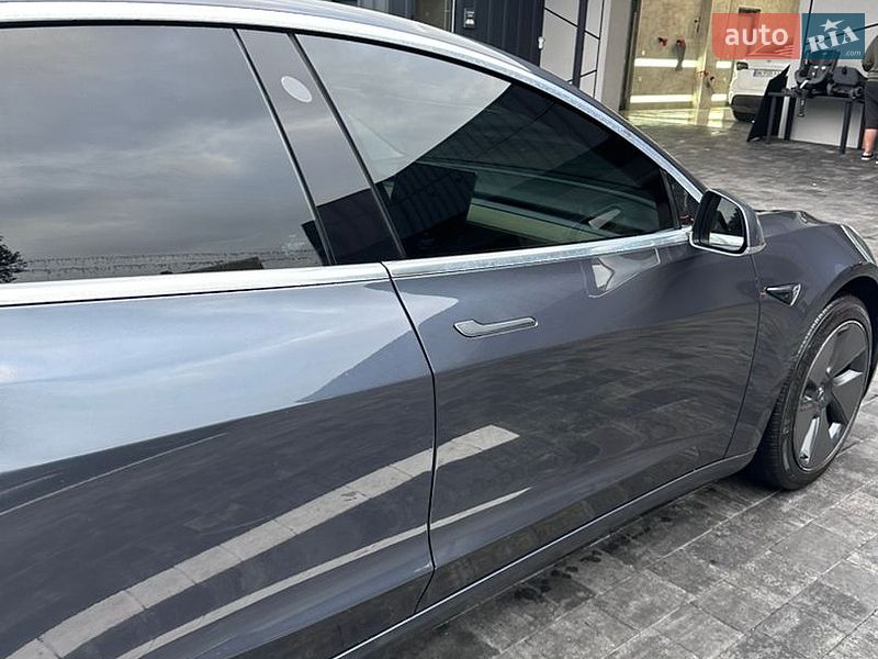 Седан Tesla Model 3 2018 в Ровно