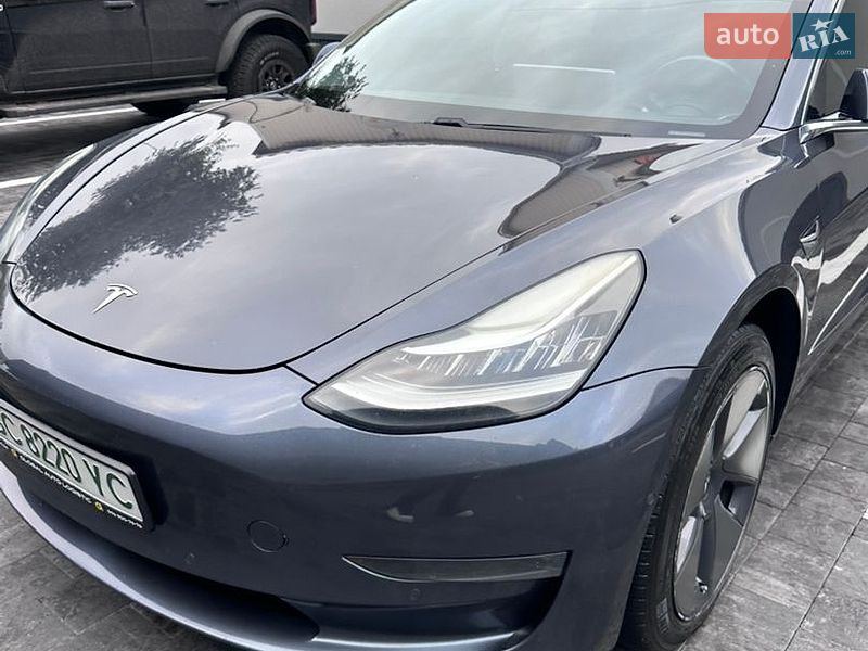 Седан Tesla Model 3 2018 в Ровно
