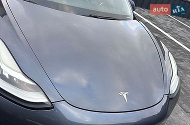 Седан Tesla Model 3 2018 в Ровно