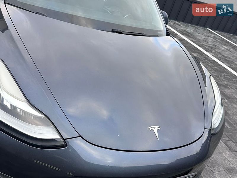 Седан Tesla Model 3 2018 в Ровно