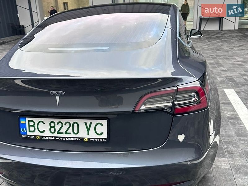 Седан Tesla Model 3 2018 в Ровно