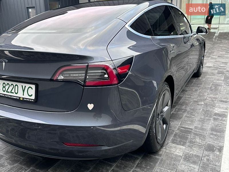 Седан Tesla Model 3 2018 в Ровно