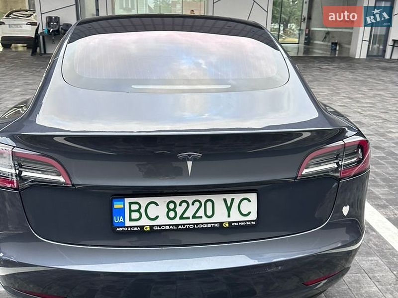 Седан Tesla Model 3 2018 в Ровно