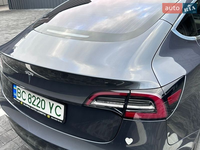 Седан Tesla Model 3 2018 в Ровно