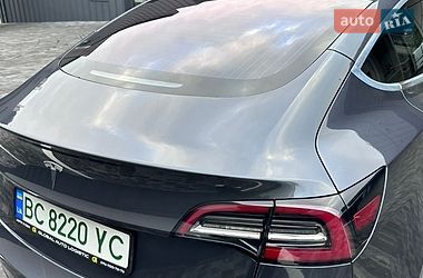 Седан Tesla Model 3 2018 в Ровно