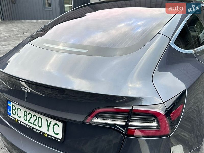 Седан Tesla Model 3 2018 в Ровно