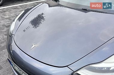Седан Tesla Model 3 2018 в Ровно