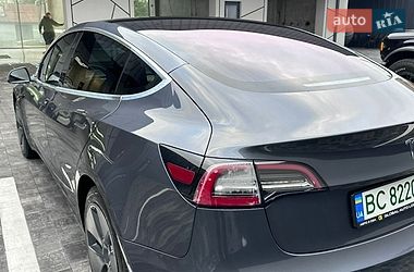 Седан Tesla Model 3 2018 в Ровно