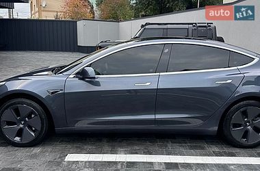 Седан Tesla Model 3 2018 в Ровно