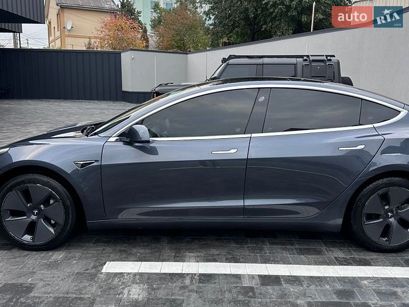 Седан Tesla Model 3 2018 в Ровно