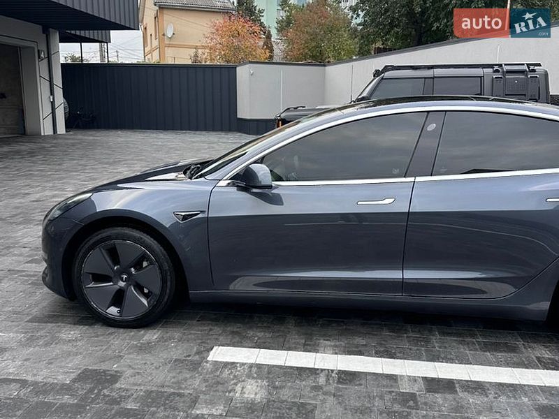 Седан Tesla Model 3 2018 в Ровно