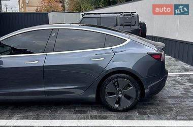 Седан Tesla Model 3 2018 в Ровно