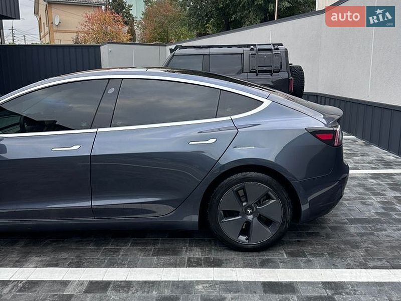 Седан Tesla Model 3 2018 в Ровно
