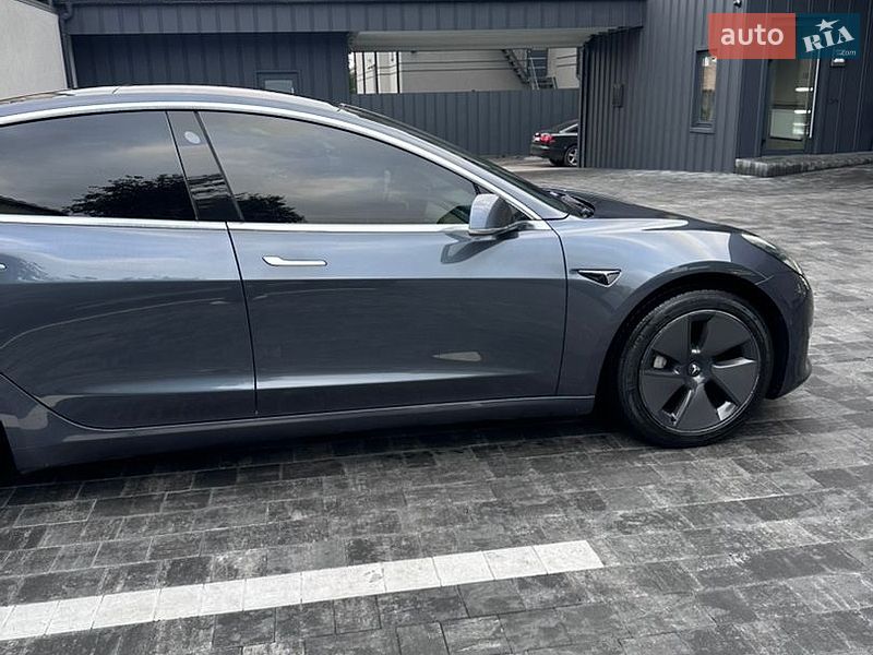 Седан Tesla Model 3 2018 в Ровно