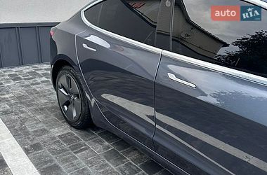 Седан Tesla Model 3 2018 в Ровно