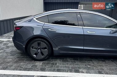 Седан Tesla Model 3 2018 в Ровно