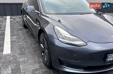Седан Tesla Model 3 2018 в Ровно