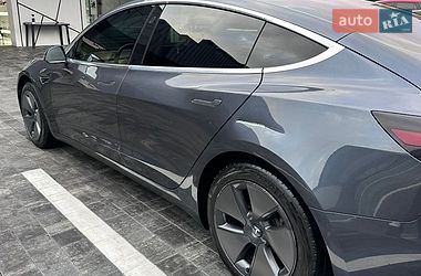Седан Tesla Model 3 2018 в Ровно