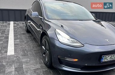 Седан Tesla Model 3 2018 в Ровно