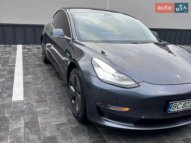 Седан Tesla Model 3 2018 в Ровно