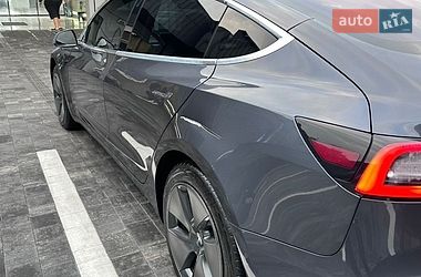 Седан Tesla Model 3 2018 в Ровно