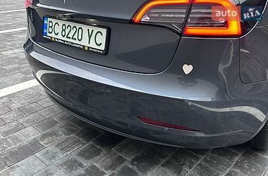 Седан Tesla Model 3 2018 в Ровно