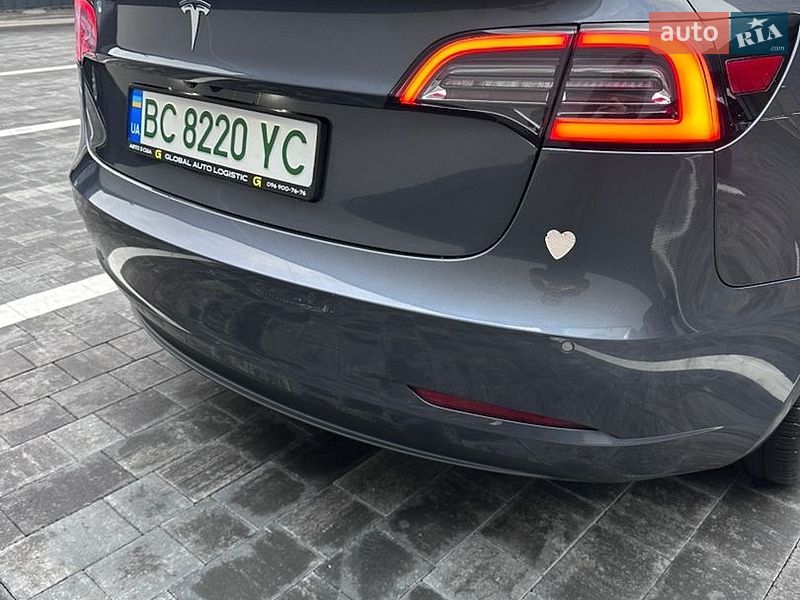 Седан Tesla Model 3 2018 в Ровно