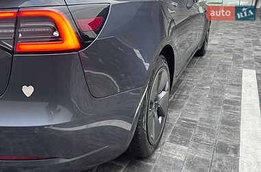 Седан Tesla Model 3 2018 в Ровно