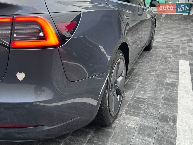Седан Tesla Model 3 2018 в Ровно