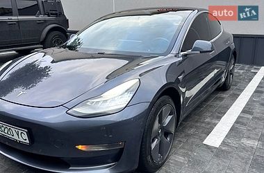 Седан Tesla Model 3 2018 в Ровно
