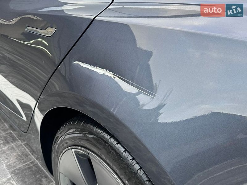 Седан Tesla Model 3 2018 в Ровно