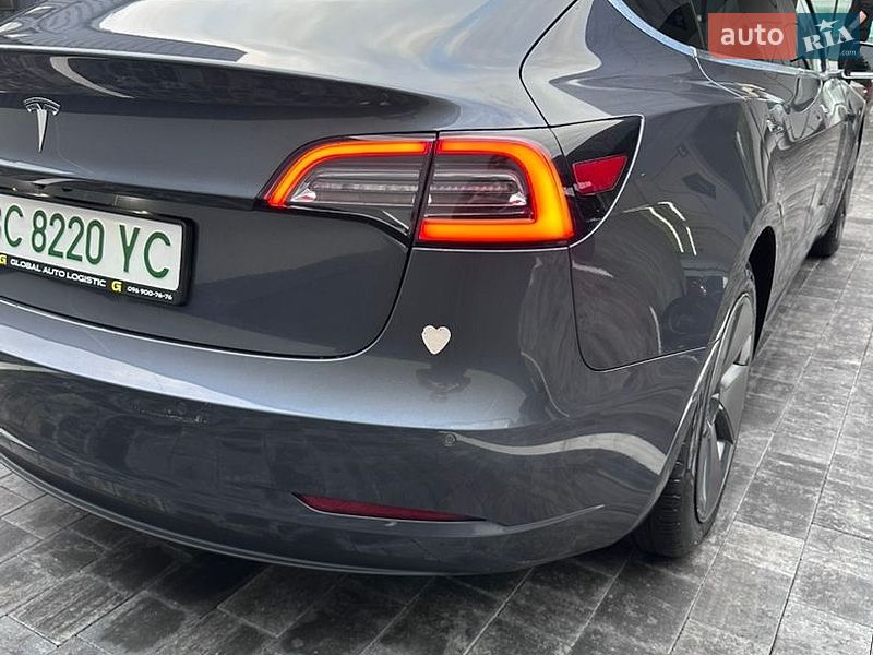 Седан Tesla Model 3 2018 в Ровно