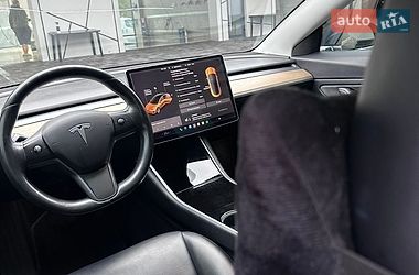 Седан Tesla Model 3 2018 в Ровно