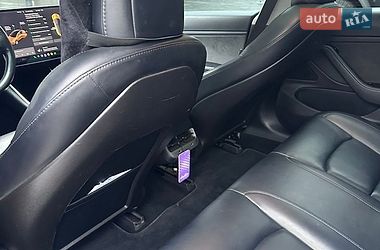 Седан Tesla Model 3 2018 в Ровно