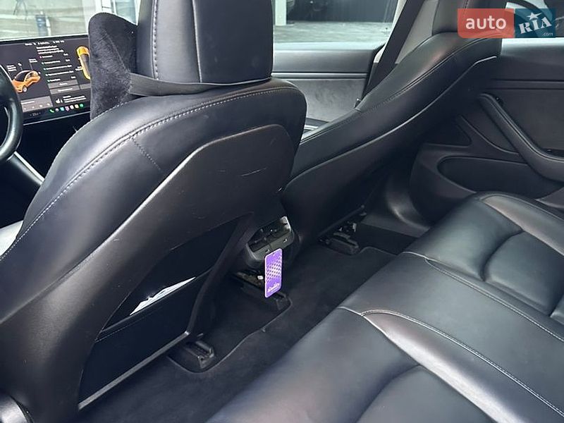 Седан Tesla Model 3 2018 в Ровно