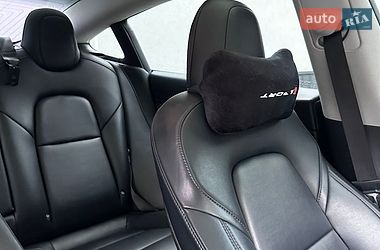 Седан Tesla Model 3 2018 в Ровно