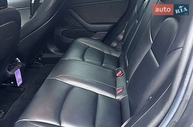 Седан Tesla Model 3 2018 в Ровно
